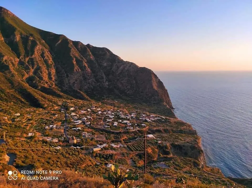 Vakantiehuis Casa Vacanze Lino E Iolanda Pollara Italië